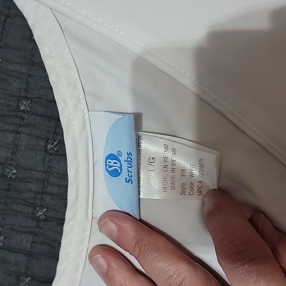 SB brand L white scrub top Large - Picture 2 of 5